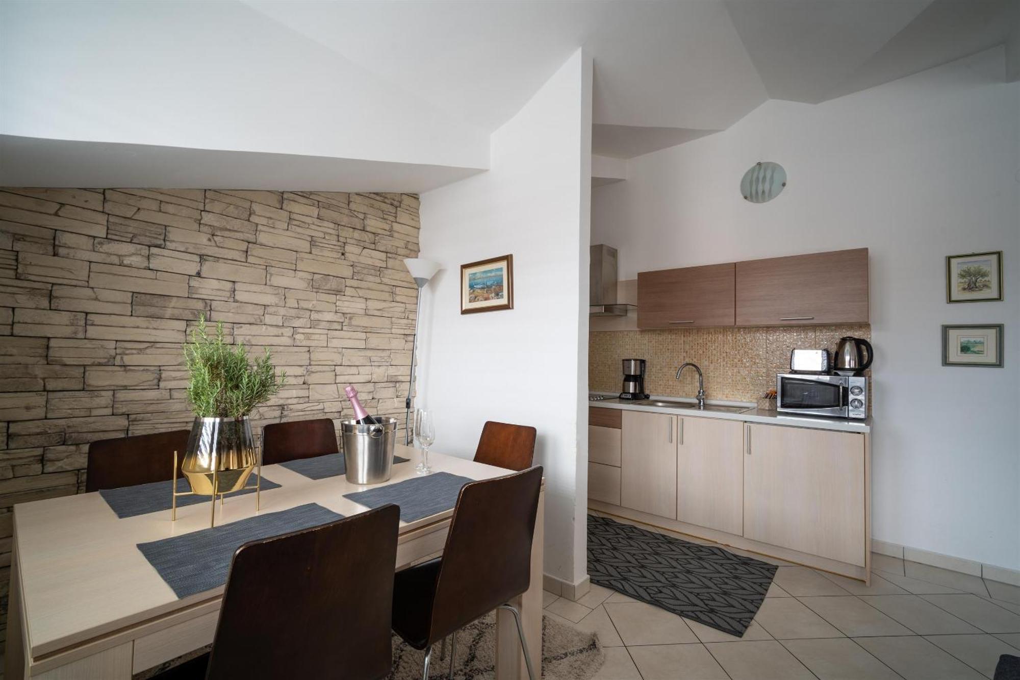 רוביני Apartments Valbruna מראה חיצוני תמונה