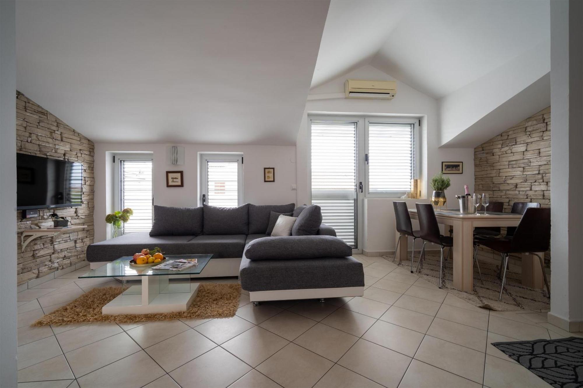 רוביני Apartments Valbruna מראה חיצוני תמונה